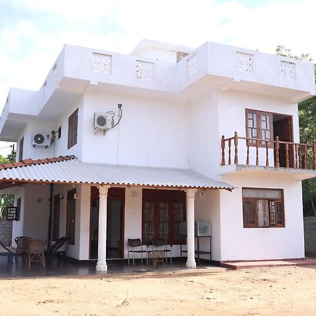 Hotel Whitehouse Tissamaharama Exterior foto